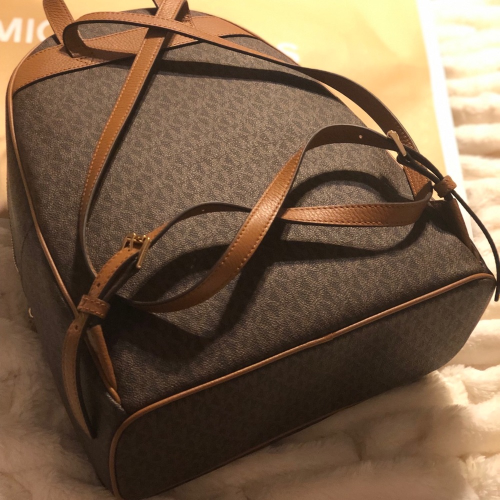 Michael Kors - Monogram Backpack - Picture 6 of 8